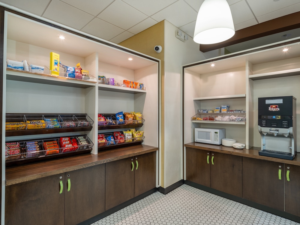 Holiday Inn Greensboro Coliseum by IHG - photo 19