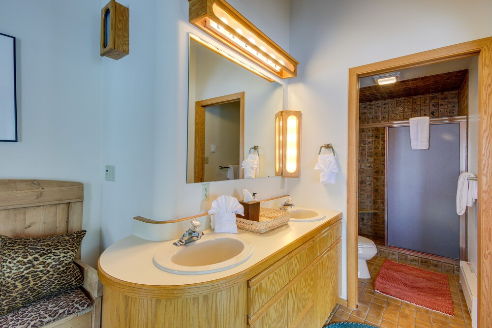 Big Sky Condo w Mountain Views 1 Mi to Resort - photo 2