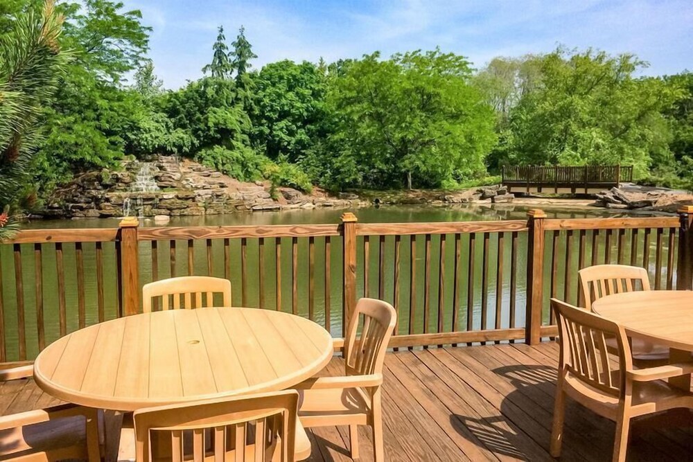 Howard Johnson by Wyndham Merrillville - photo 45
