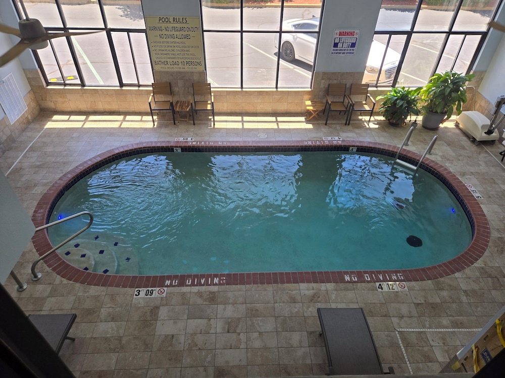 Holiday Inn Express & Suites St. Louis West Fenton by IHG - photo 46