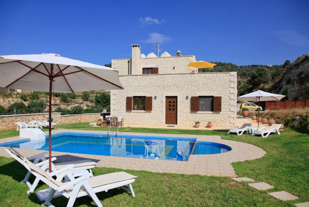 Villa Hara Faragi in Crete — 4-Star Luxury Hotel in Rethymno, Greece