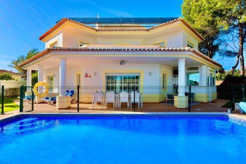 Casa Luna with Saltwater Pool — 4-Star Luxury Hotel in Olhos De Agua, Portugal