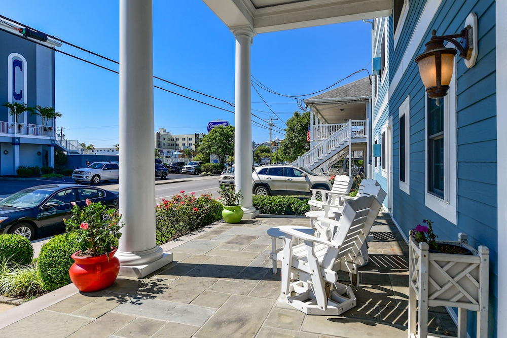 Commander Beach House Hotel - photo 59