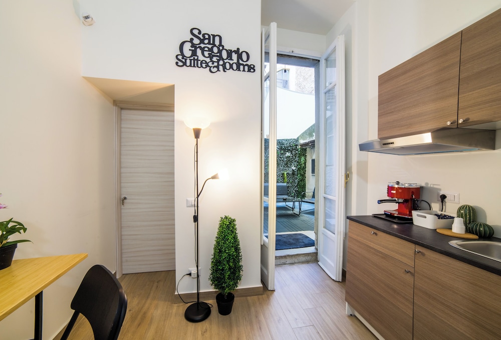 San Gregorio Suite&Rooms — 4-Star Luxury Hotel in Naples, Italy