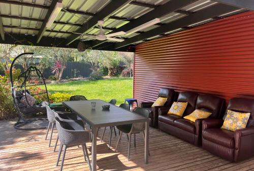 Cozy Beach Hideaway Pet Friendly — Inverloch