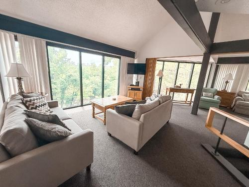 Treehouse Treetop Village105 3Bed3BAPools 8PP — 4-Star Luxury Hotel in Four Seasons, United States