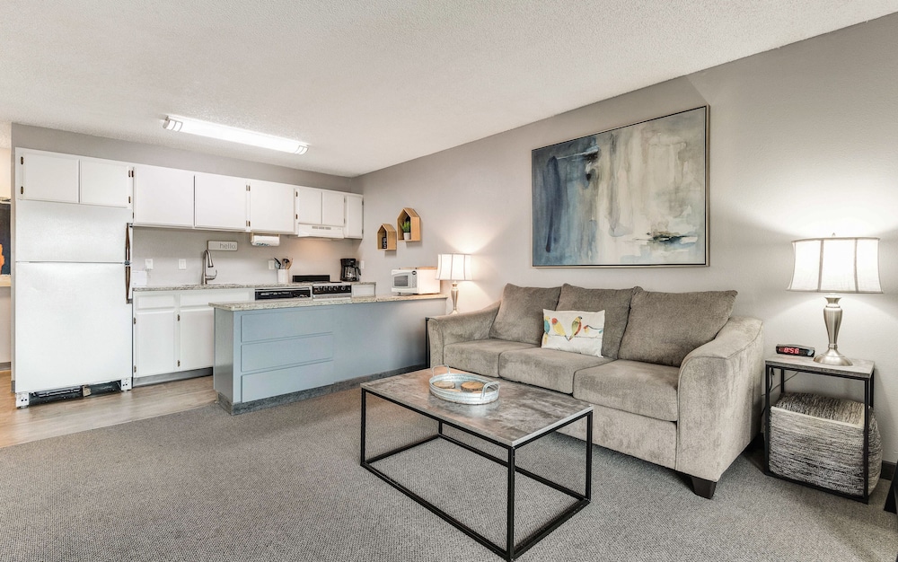 Bend Riverside Inn & Suites - photo 225