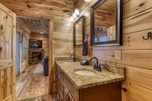 Living The Dream Mtn Views Theater Room 560 FREE tickets each paid day - photo 21