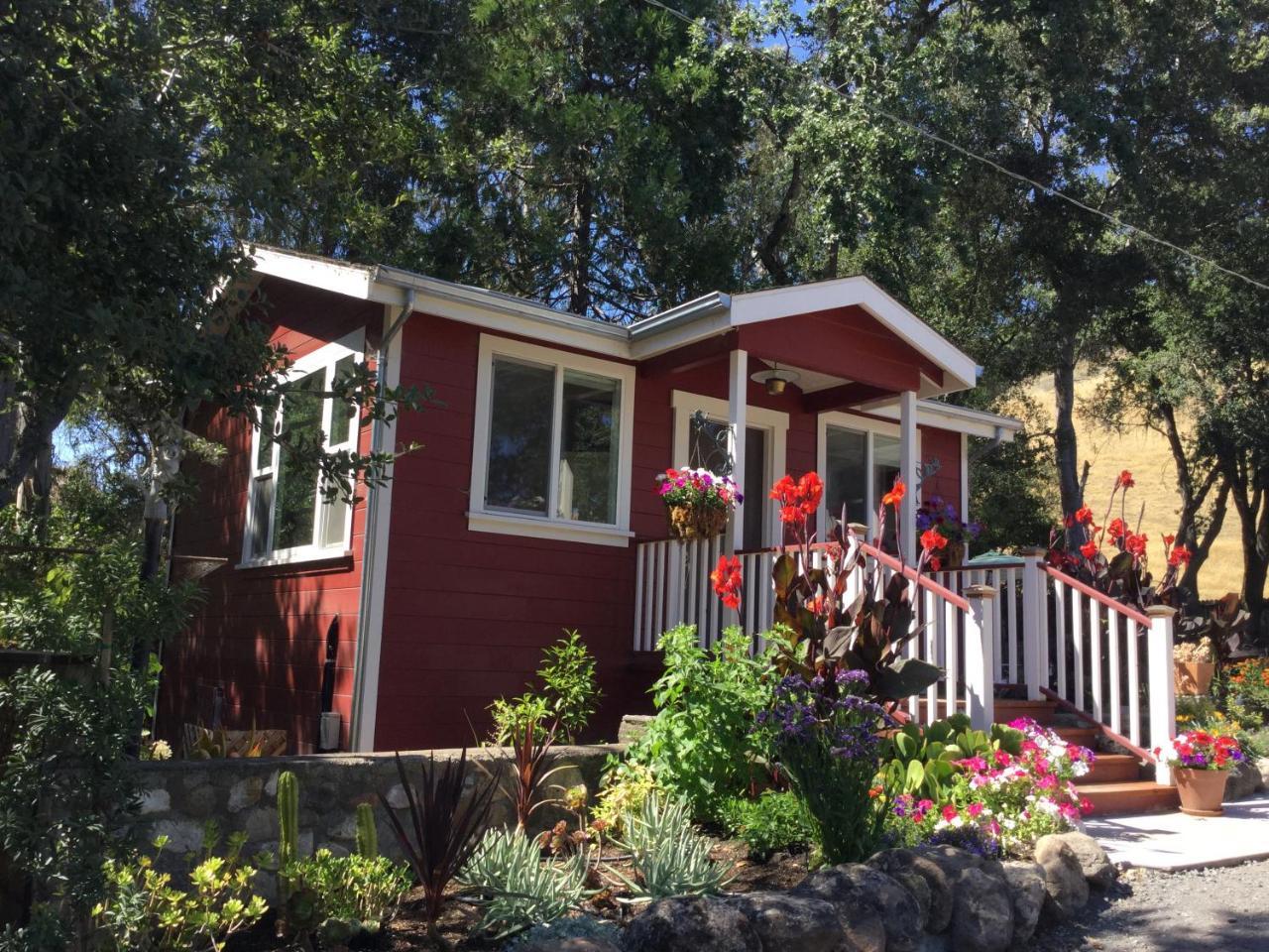 Amitabha Wine Country Cottage — 4-Star Luxury Hotel in Santa Rosa, United States