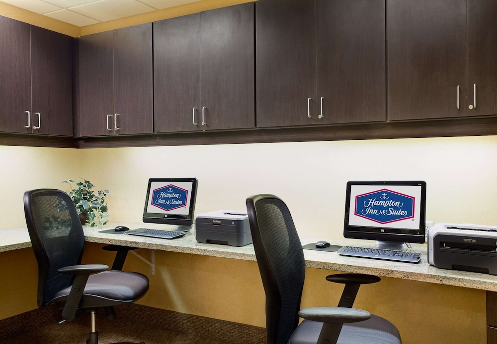 Hampton Inn & Suites Chicago St. Charles - photo 16