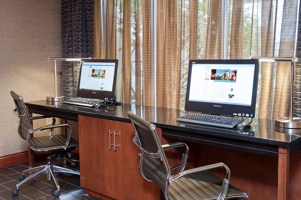 Hampton Inn Columbus Taylorsville Edinburgh - photo 36