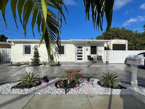 Flamingo Paradise - carbon neutral hotel in Hialeah