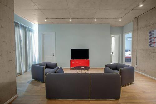 2BR apartment with 2 balconies in heart of the city