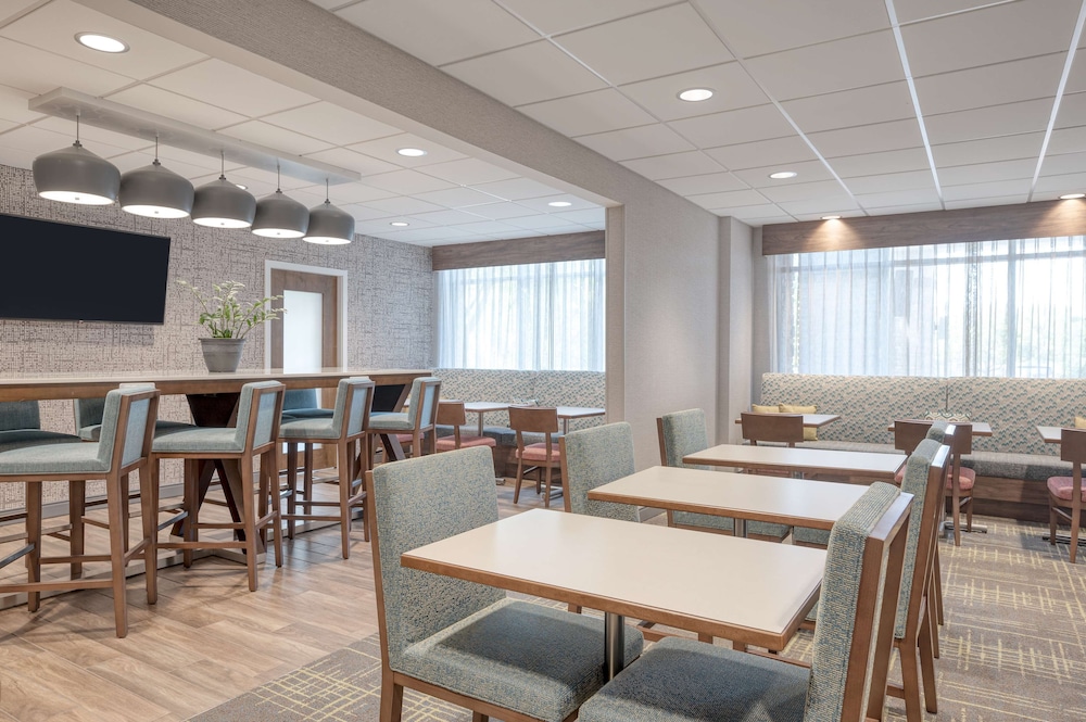 Hampton Inn Cleveland Airport Tiedeman Rd - photo 36