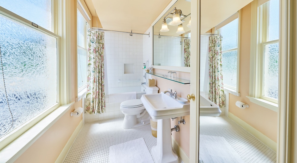 Ashland Springs Hotel - photo 31