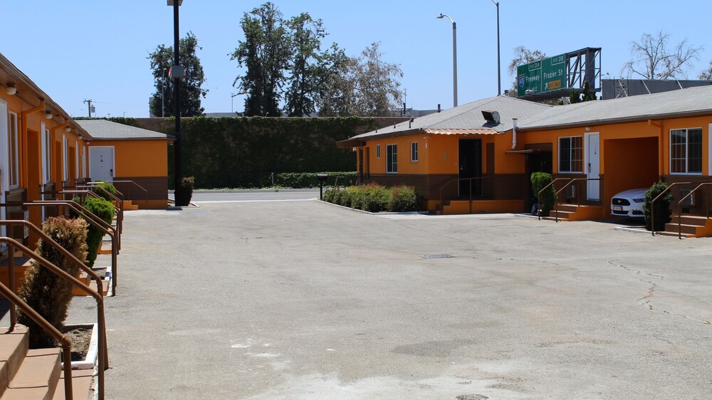 Aristocrat Motel - photo 18