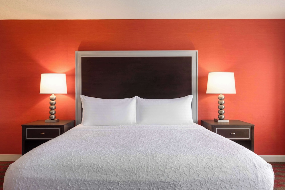 DoubleTree by Hilton New York LaGuardia Airport - photo 12
