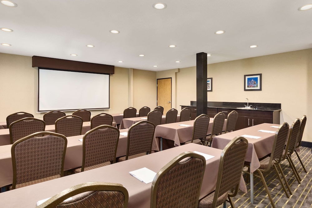 Hampton Inn Clackamas - photo 33