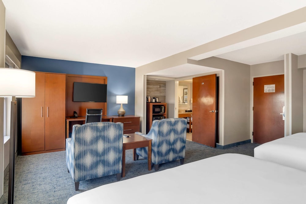 Comfort Suites near Birkdale Village Huntersville - photo 9