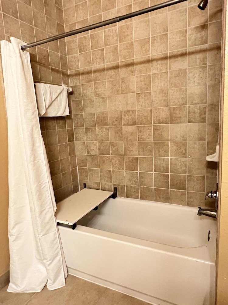 1361tt Unit 7401 Tuscana Resort 3 Bedroom Condo by RedAwning - photo 15