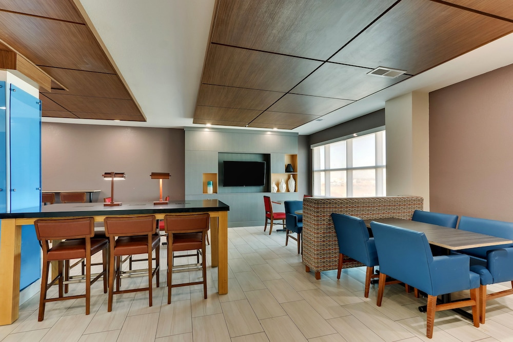 Holiday Inn Express Hotel & Suites Lake Worth Nw Loop 820 - photo 26