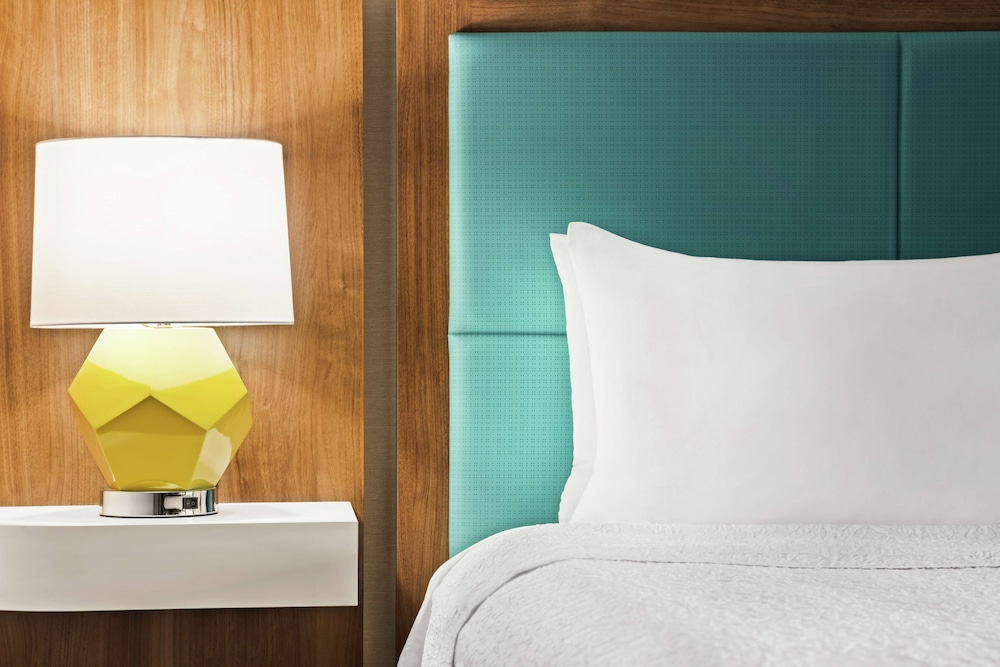 Hampton Inn Portland Airport - photo 10
