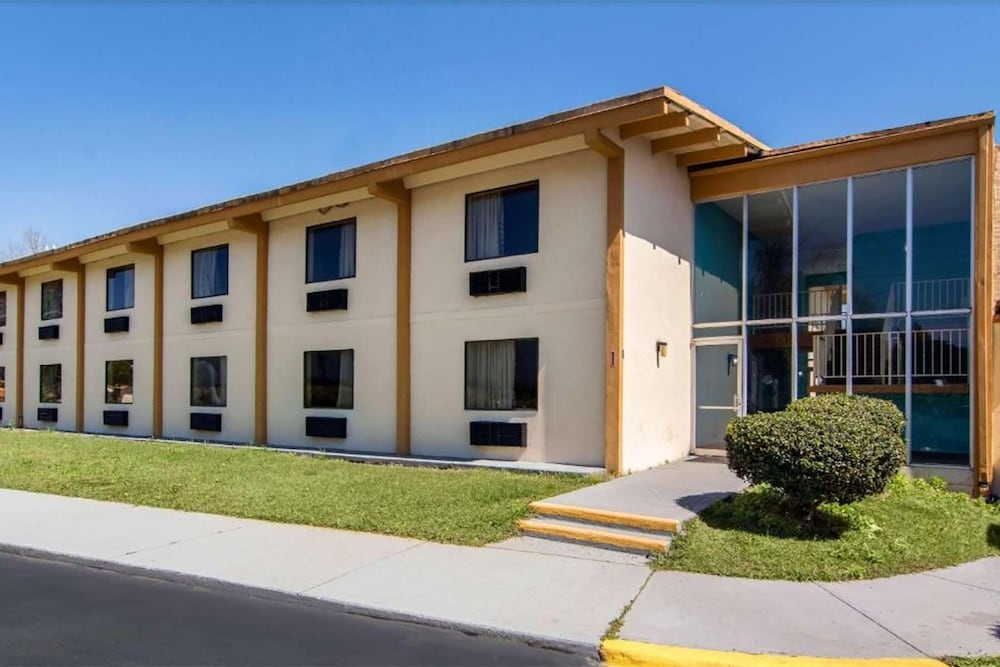 Travelodge by Wyndham Forsyth - featured photo