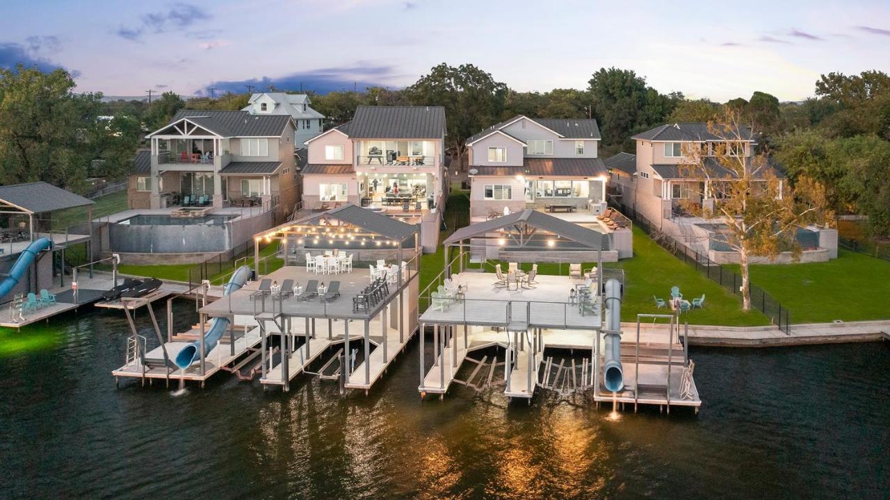 2 Luxury Waterfront Houses Side by Side in Kingsland, United States