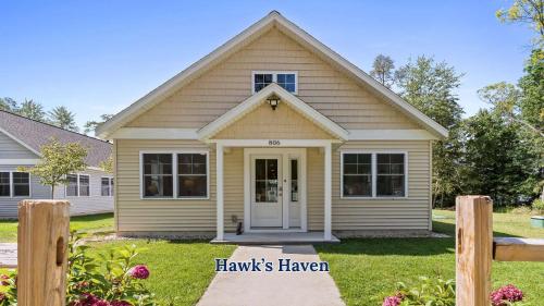 Spacious Lakefront Home with Firepit Near South Haven — 4-Star Luxury Hotel in Grand Junction, United States