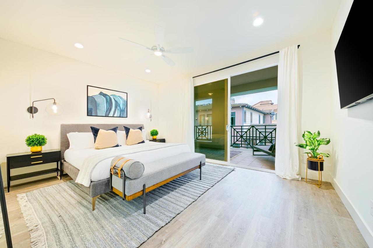 Modern 4br Private Balcony Garage Parking — Carlsbad