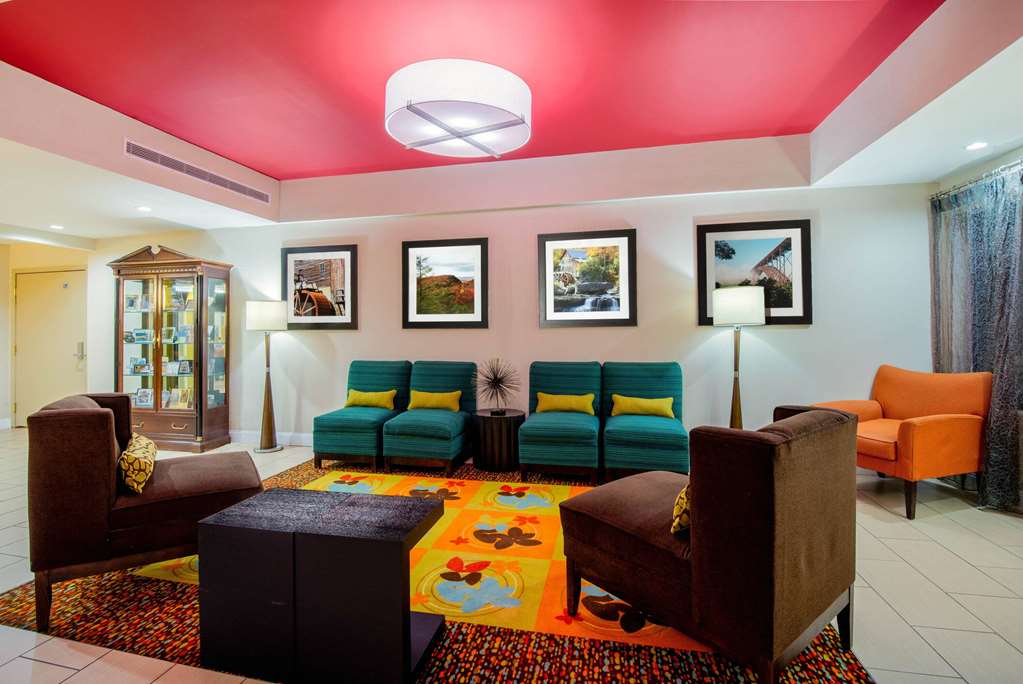 La Quinta Inn & Suites by Wyndham Elkview Charleston NE - photo 8