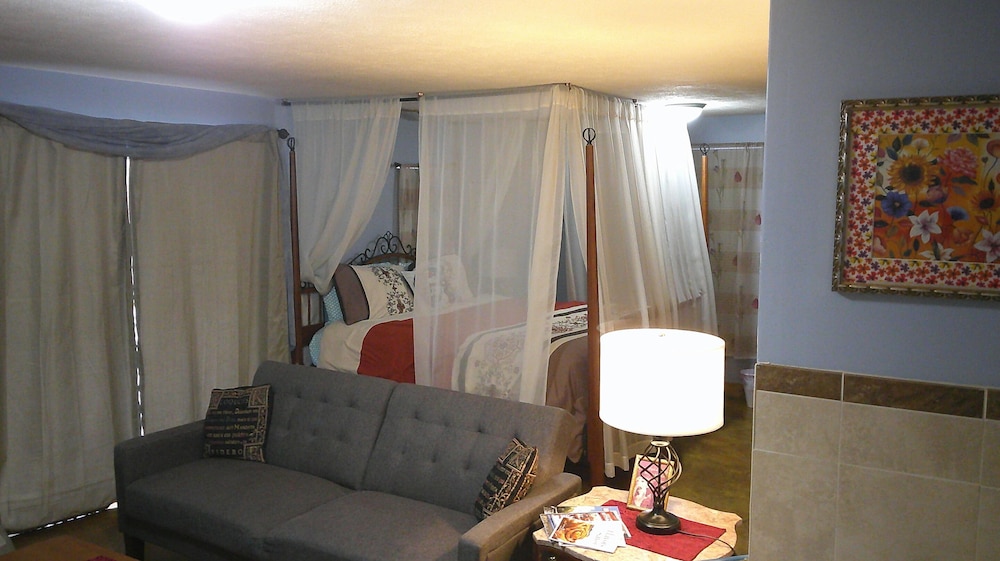 Lil Black Bear Inn - photo 35