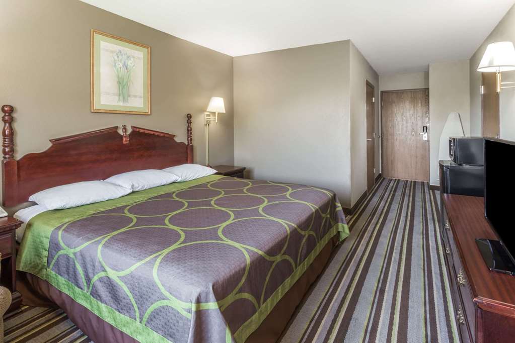 Super 8 by Wyndham Yorkville - photo 11