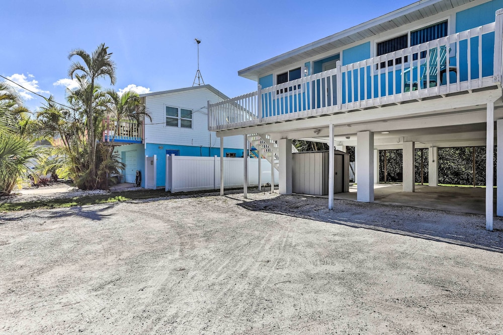 Holmes Beach Retreat Walk to Beach and Dining — 4-Star Luxury Hotel in Holmes Beach, United States