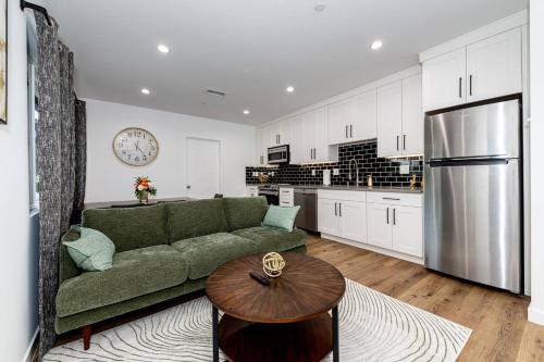 Noho Home Near Universal Studios 22027650 — Burbank