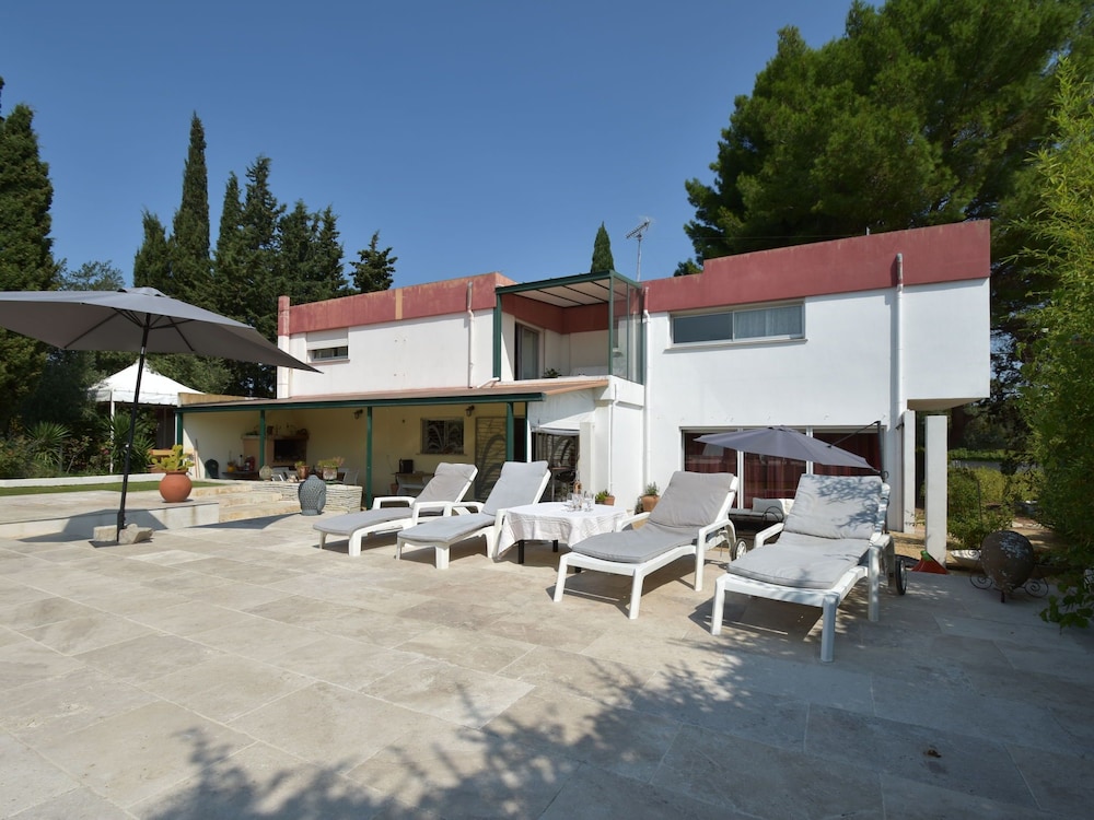 Modern Villa in Pinet With Private Swimming Pool — 4-Star Luxury Hotel in Pinet, France