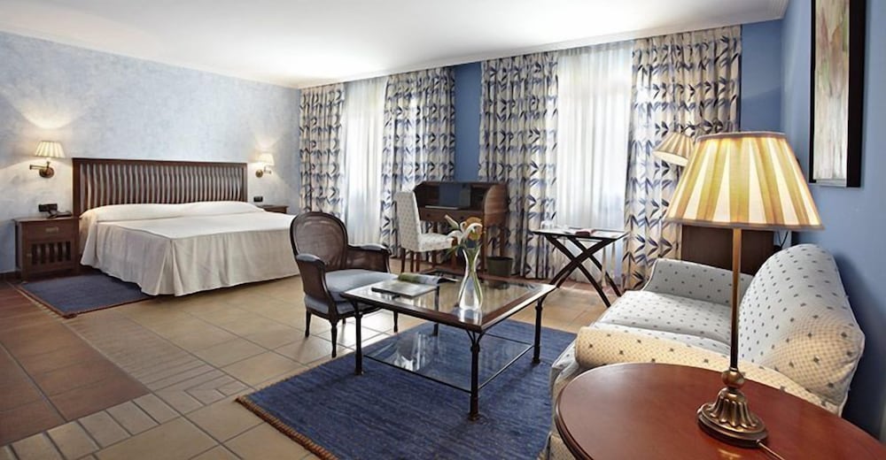 Hotel Mafalda De Castilla — Plasencia — photo 4