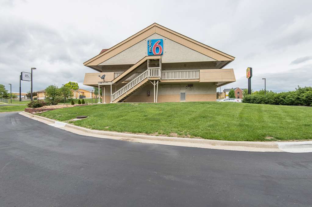 Motel 6 Overland Park KS - photo 2