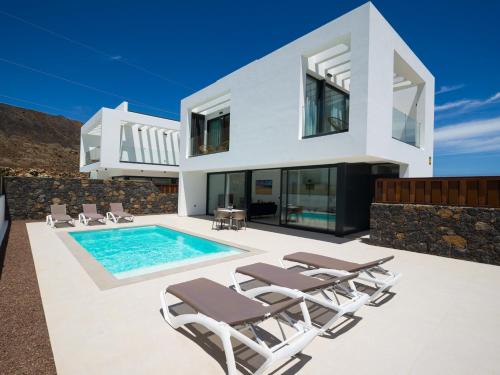 Villa Las Calderas Deluxe sea and mountain views and private pool — 4-Star Luxury Hotel in Corralejo, Spain