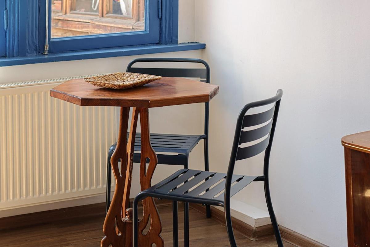 Unique 3 Studio Combo for 6 Guests By Wehost
