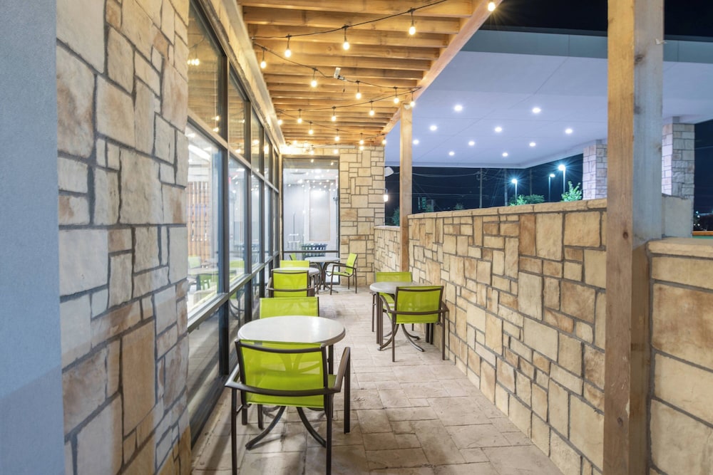 SpringHill Suites by Marriott Dallas McKinney Allen - photo 17