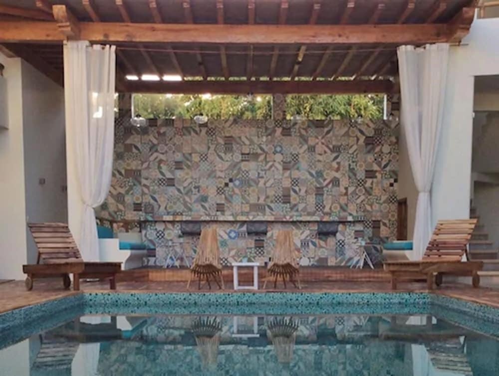 Poolside bar