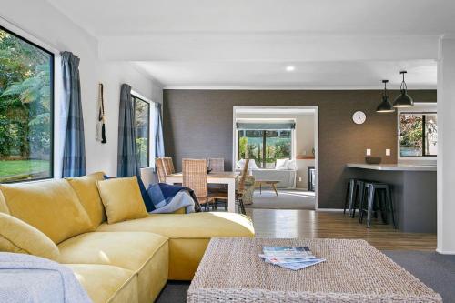 Cozy Group Stay With Air Con and Outdoor Dining in Taupo, New Zealand