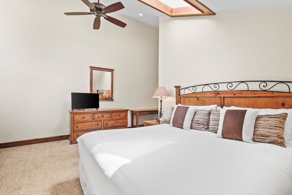 Fairway Village 2570 - photo 10