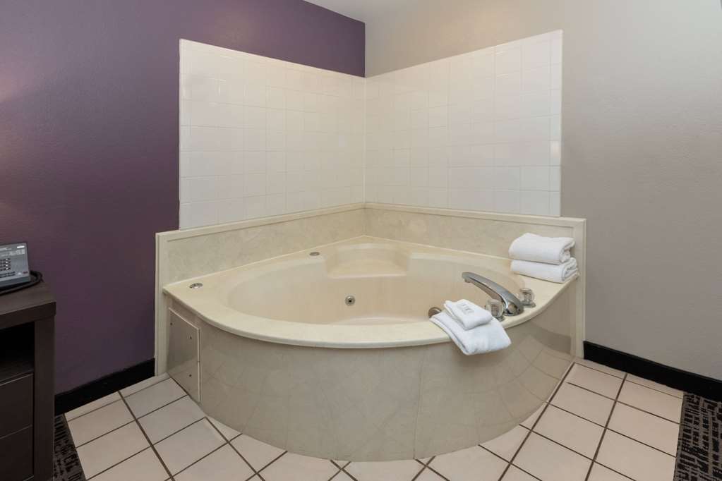 La Quinta Inn & Suites by Wyndham Rockwall - photo 24