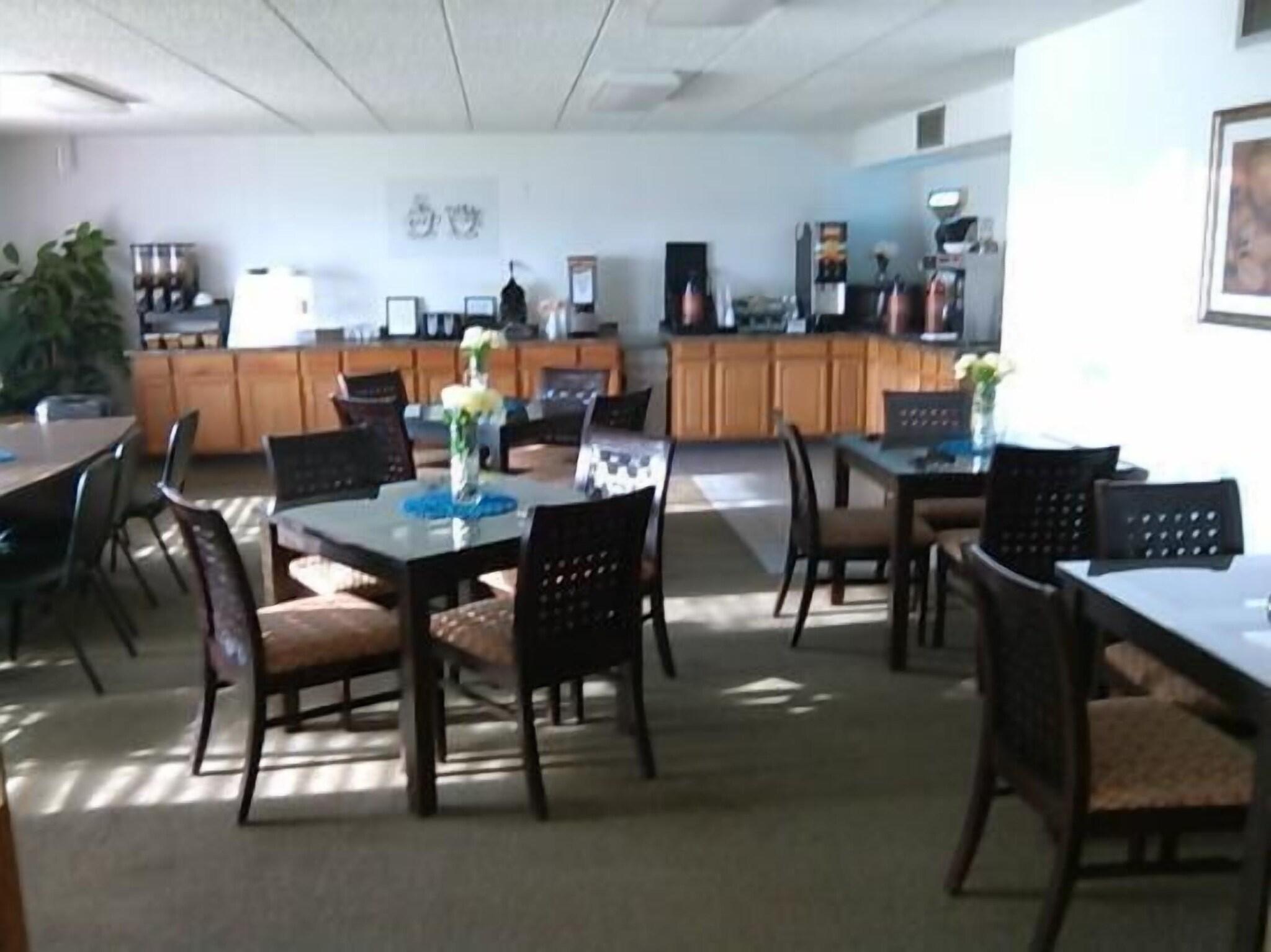 Sunset Inn & Suites - photo 17