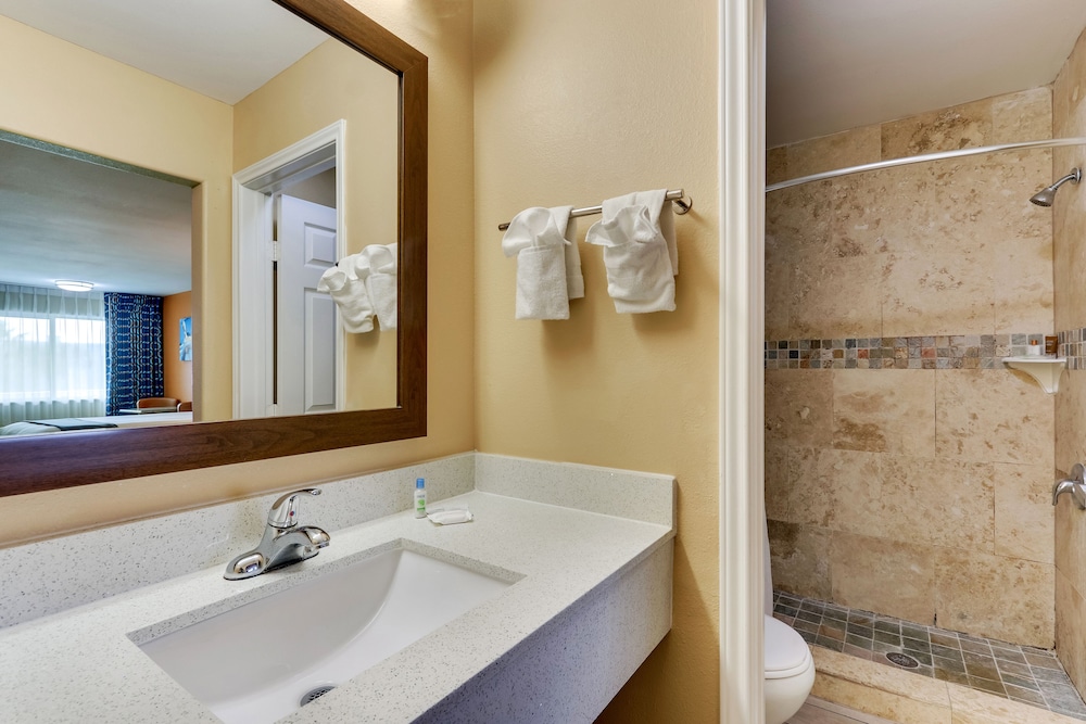 Captain's Quarters Inn - photo 31
