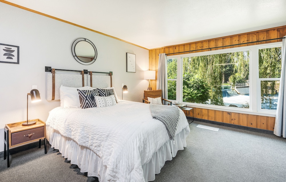 Bend Riverside Inn & Suites - photo 119