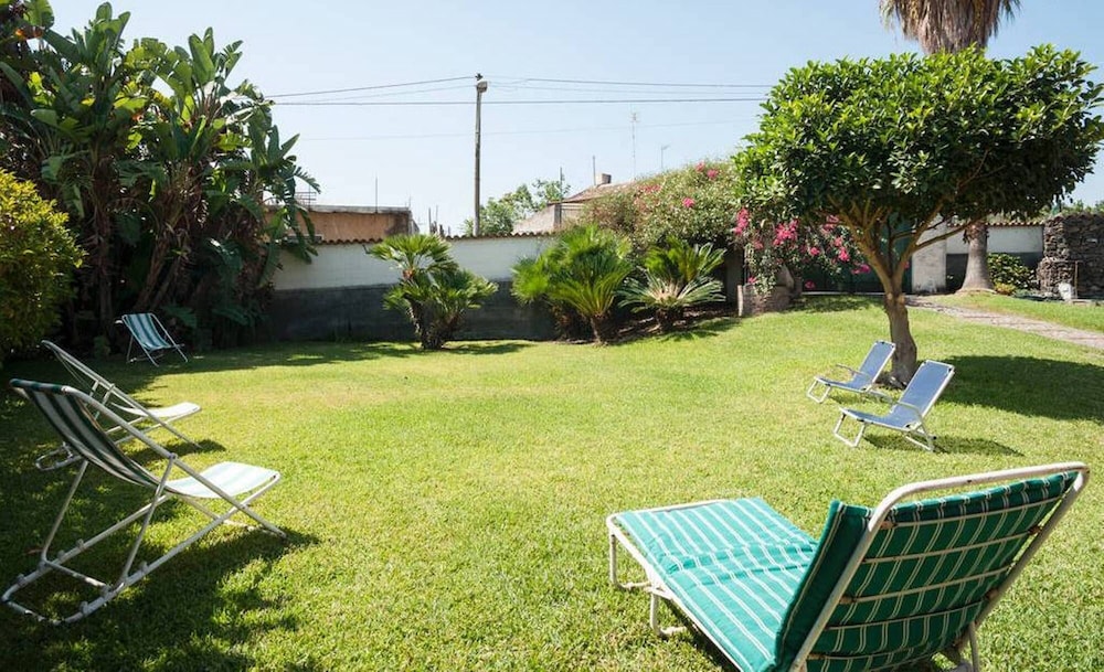 House With Garden Near the sea — 4-Star Luxury Hotel in Acireale, Italy