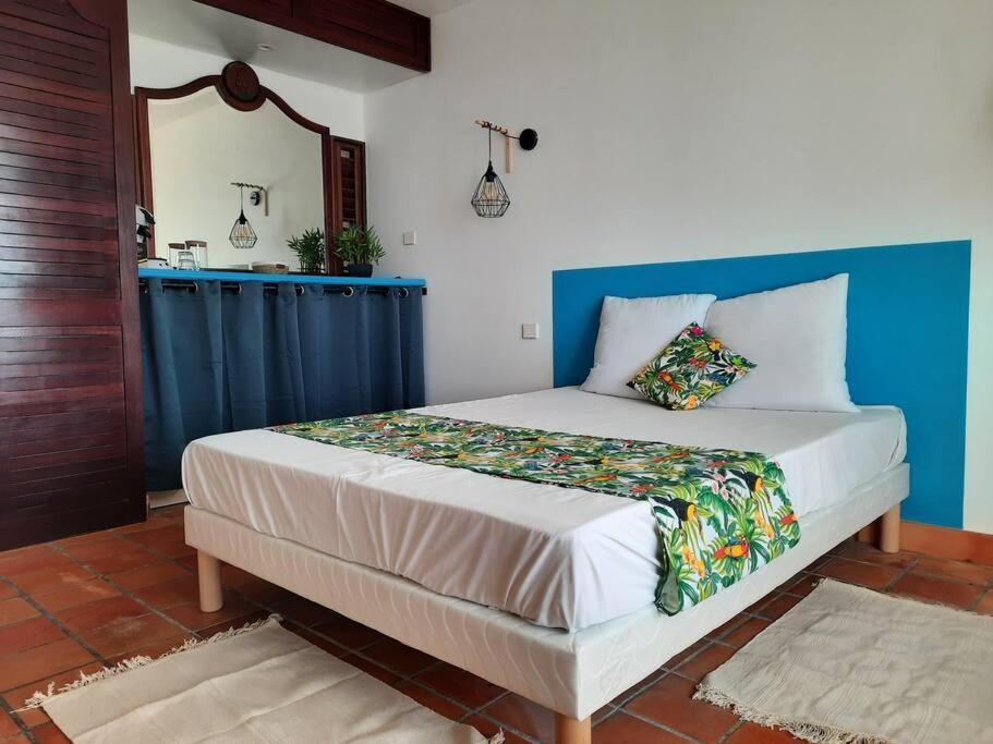 Martinique La Trinité KAZAKASSY Studio plain pied fonctionnel et vue mer — 4-Star Luxury Hotel in La Trinite, Martinique